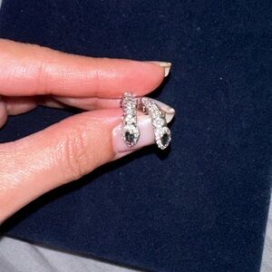 18k white gold Diamonds and Sapphire earrings